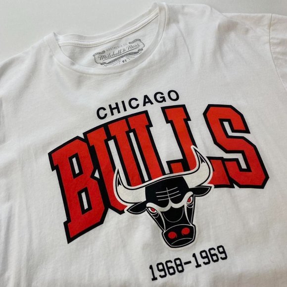 Mitchell & Ness Graphic T-Shirt White XLarge. - Picture 4 of 4